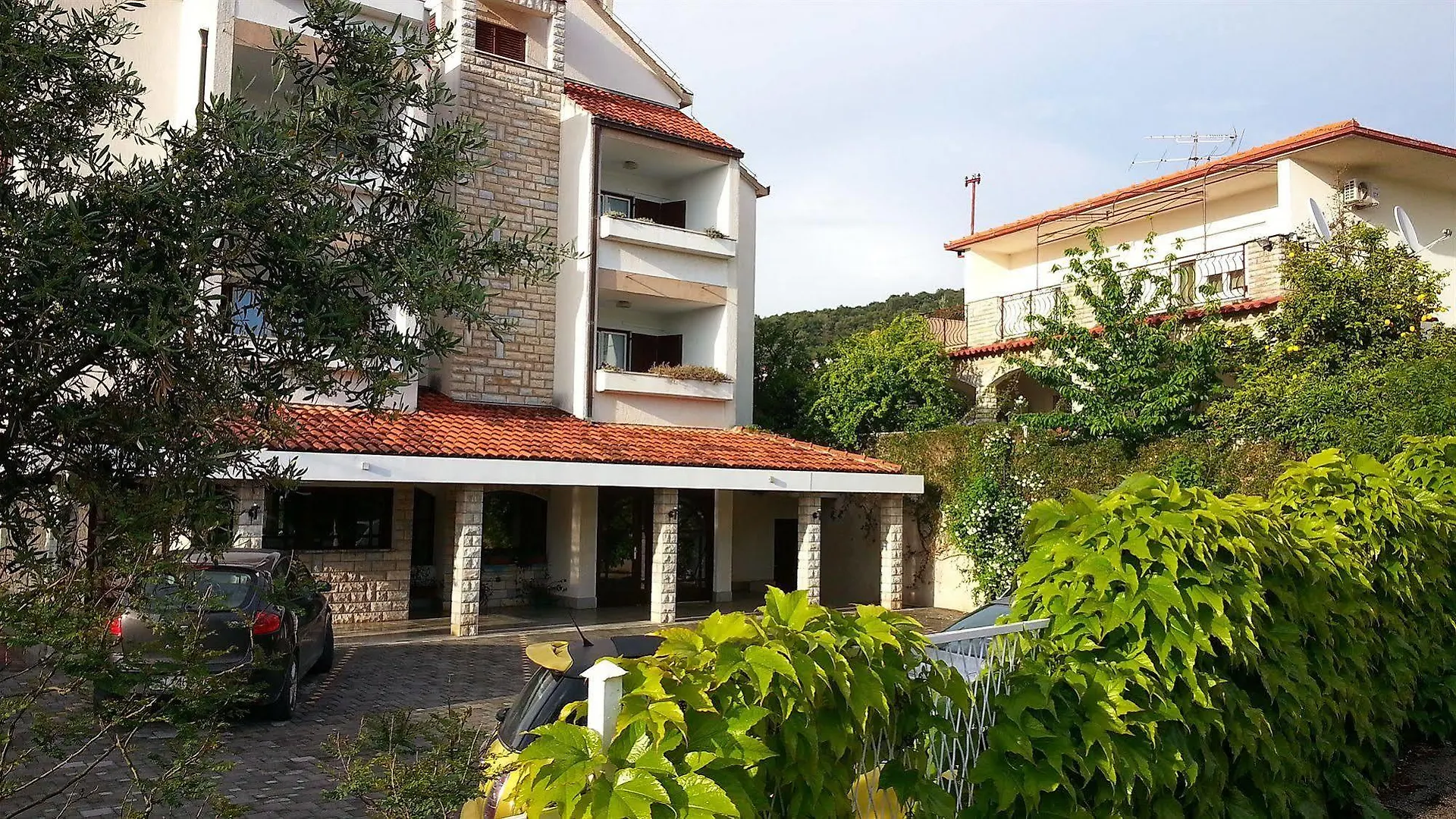 Apartments Vojin Trogir 0*,