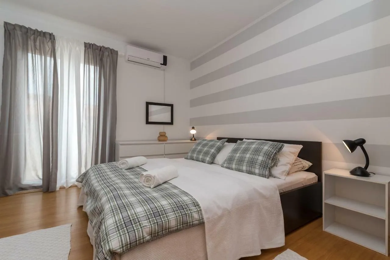 Apartments Vojin Trogir
