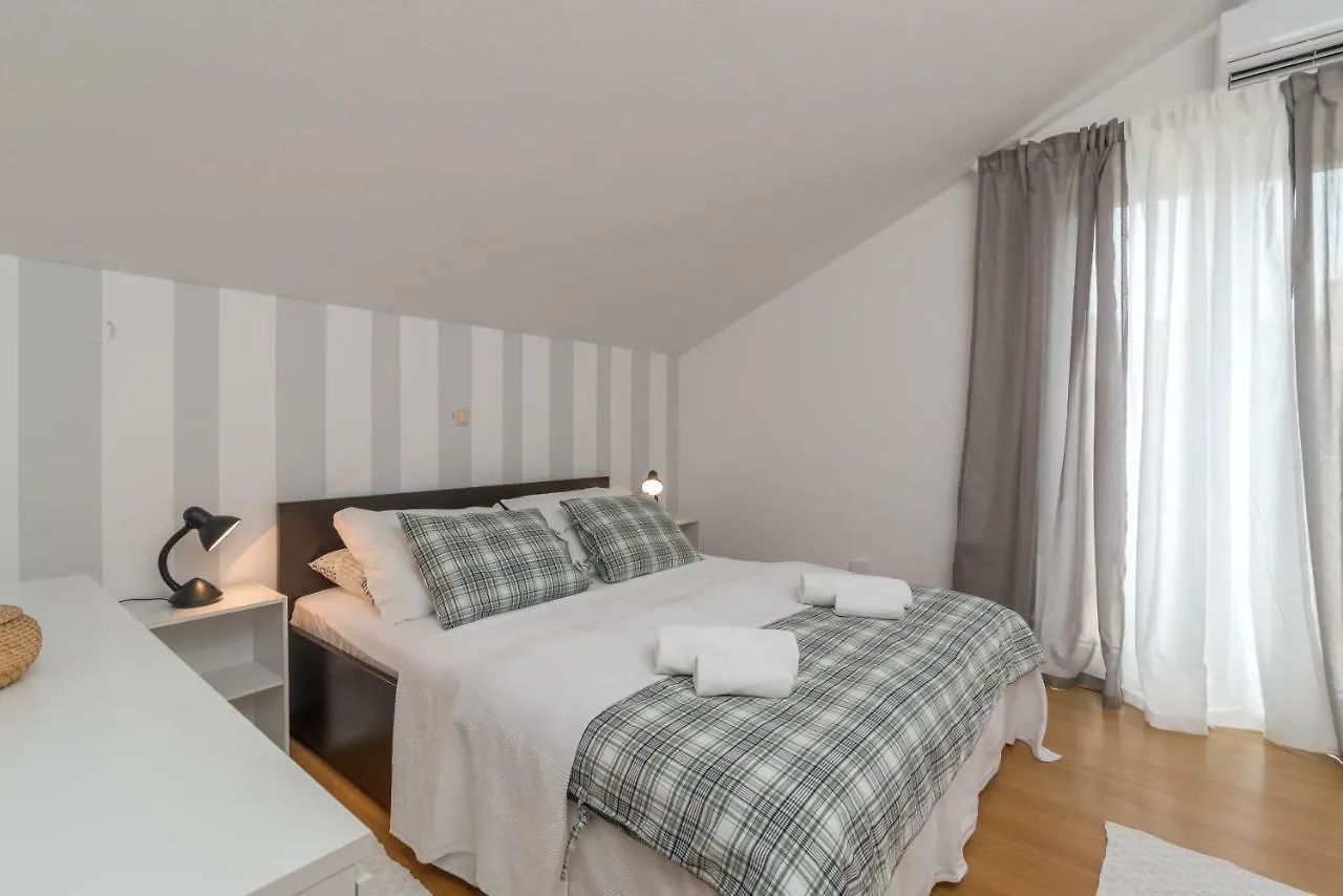 Apartments Vojin Trogir