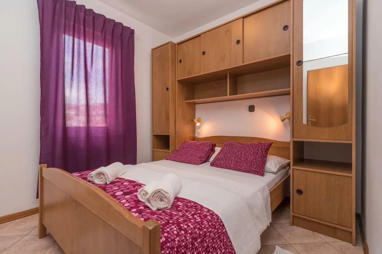 Apartments Vojin Trogir