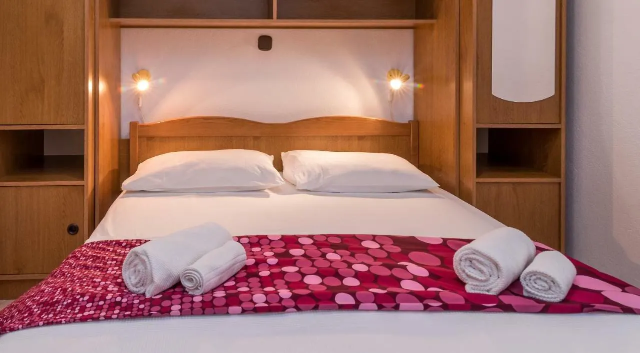 Apartments Vojin Trogir