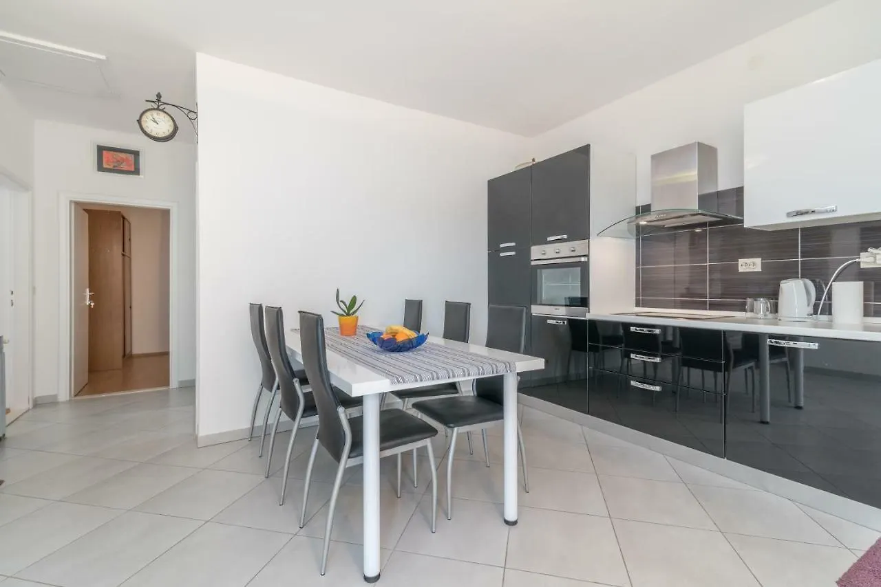 Apartments Vojin Trogir