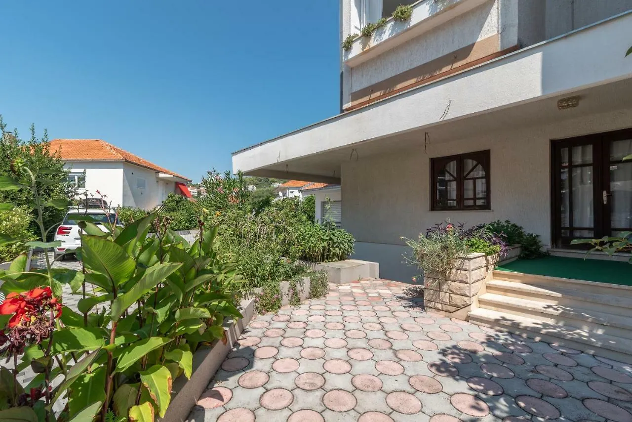 Apartments Vojin Trogir
