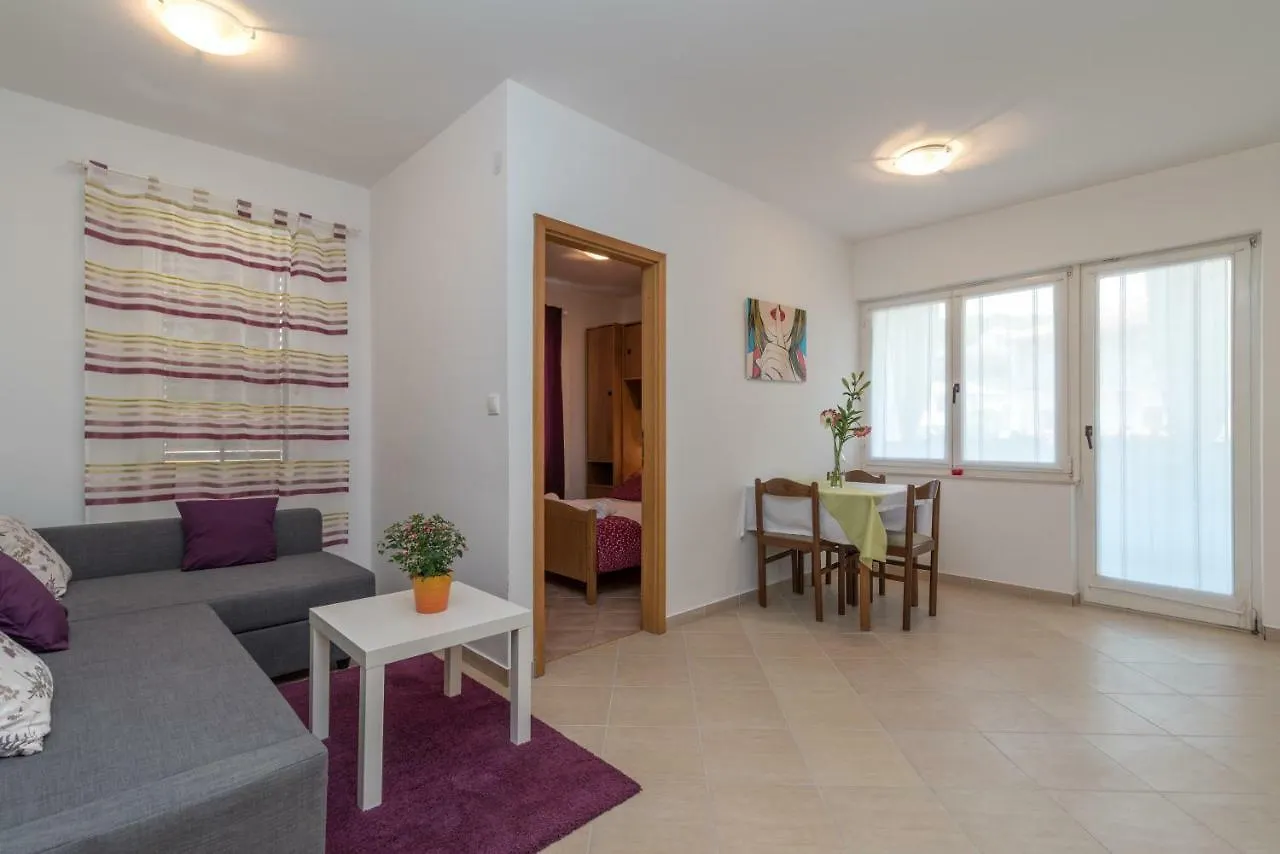 Apartments Vojin Trogir